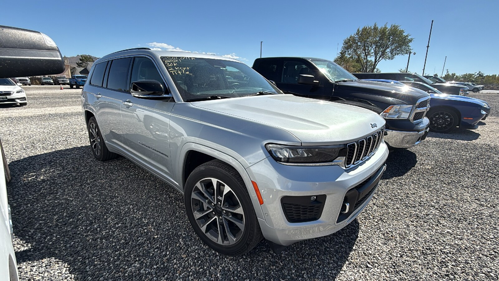 2021 Jeep Grand Cherokee Overland photo 2
