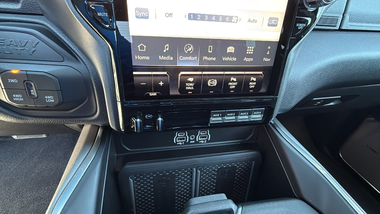 2026 RAM 3500 Laramie - Photo 14