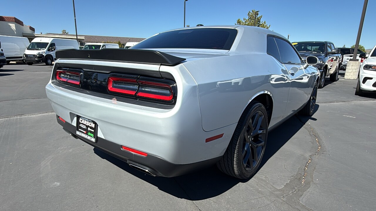 2022 Dodge Challenger SXT photo 3