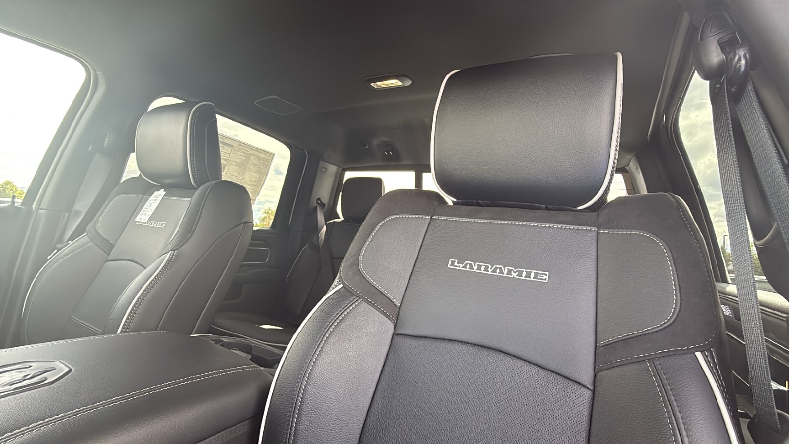 2026 RAM 3500 Laramie - Photo 10
