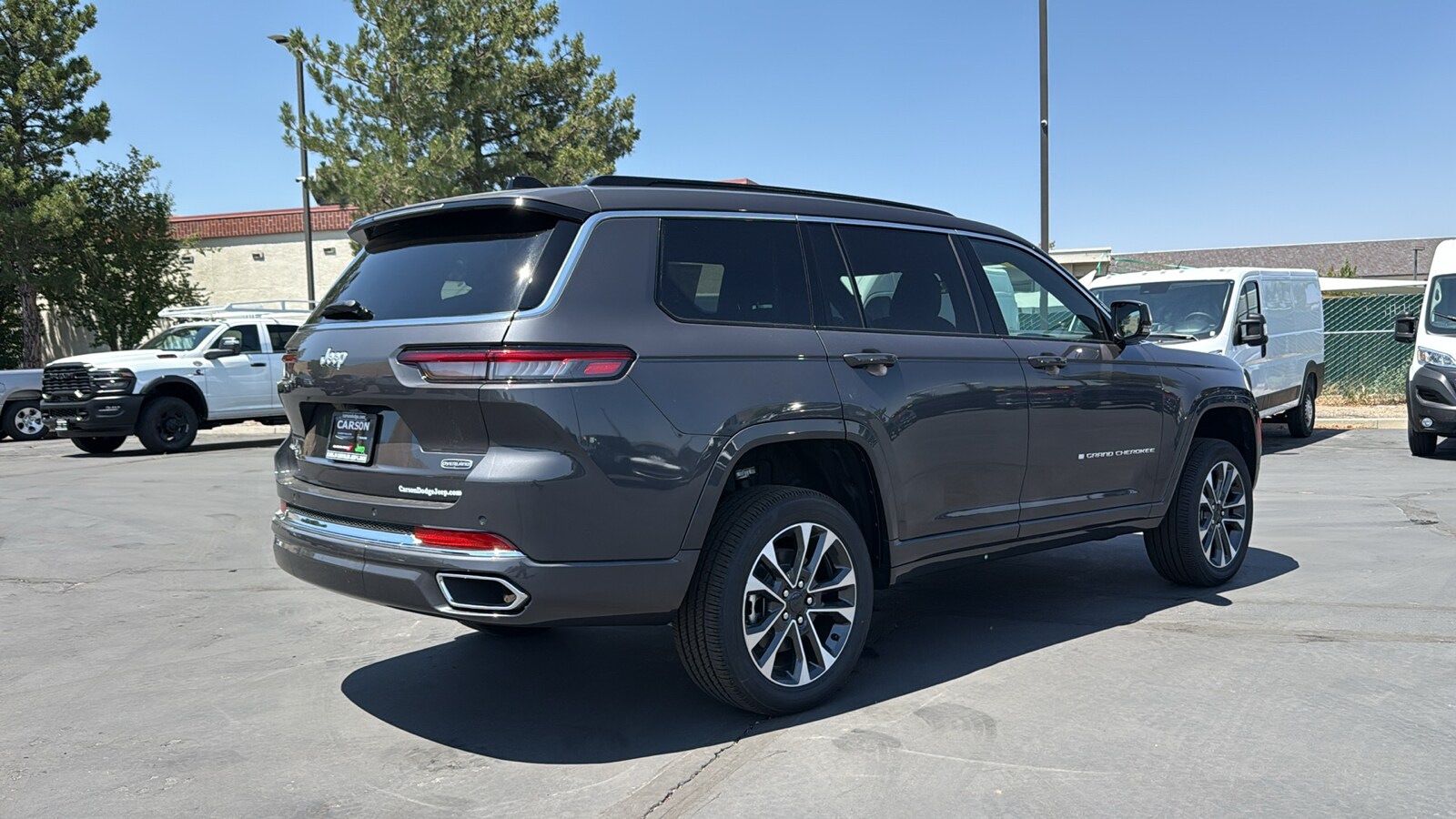 2025 Jeep Grand Cherokee Overland photo 3
