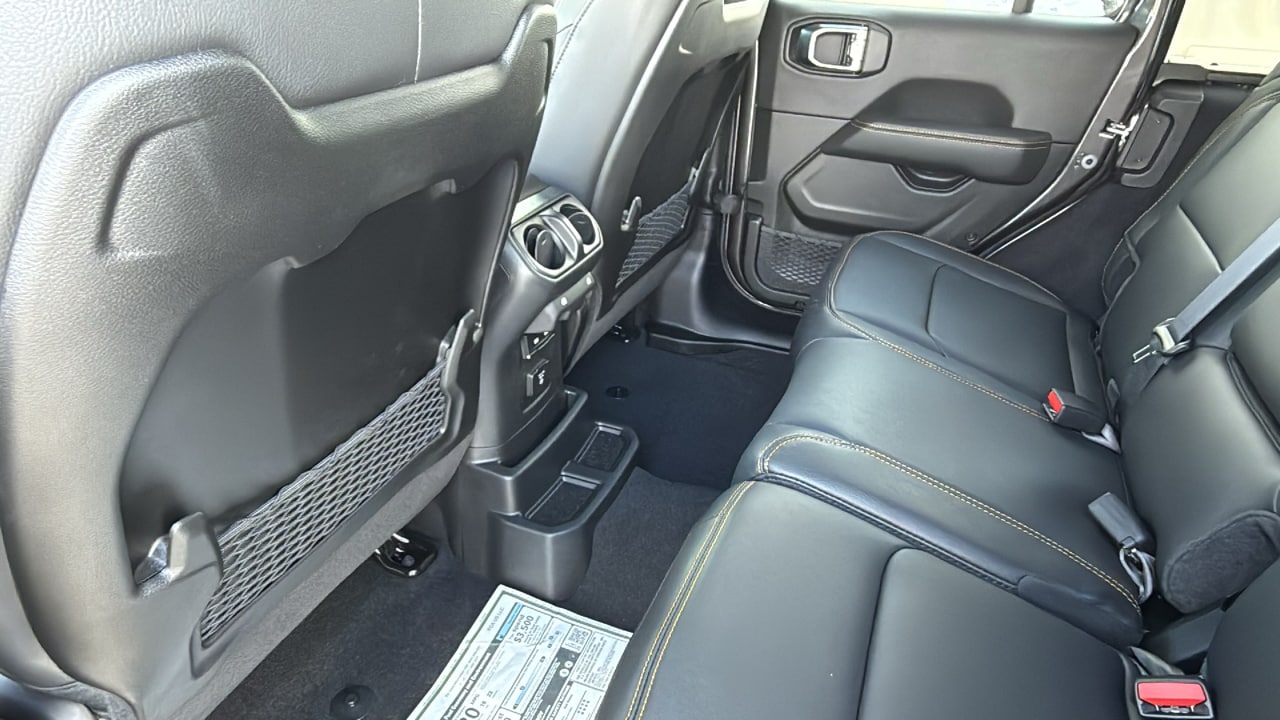 2025 Jeep Wrangler 4-Door Sahara - Photo 24