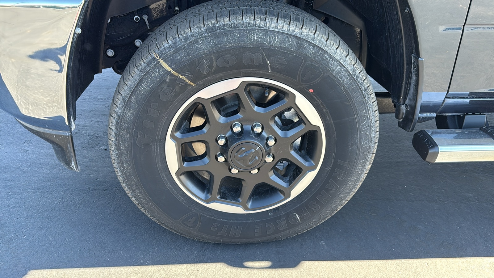 2026 RAM 3500 Laramie - Photo 9