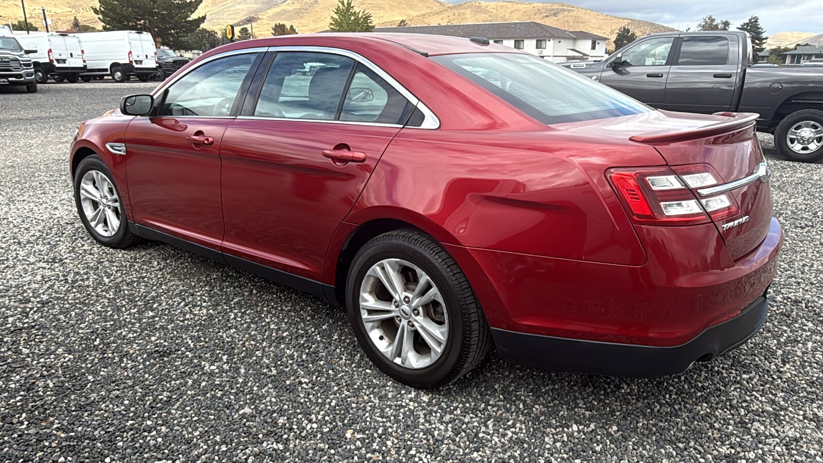 2017 Ford Taurus SEL photo 4