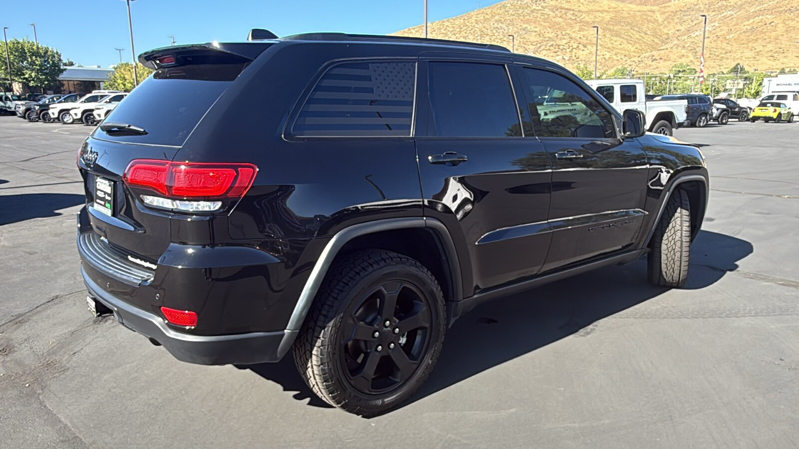 2021 Jeep Grand Cherokee Laredo photo 3