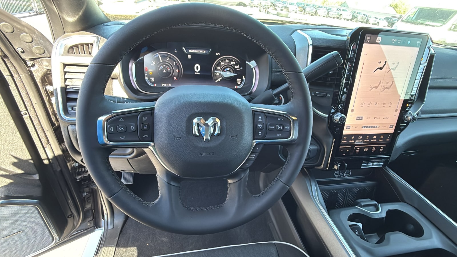 2026 RAM 3500 Laramie - Photo 18
