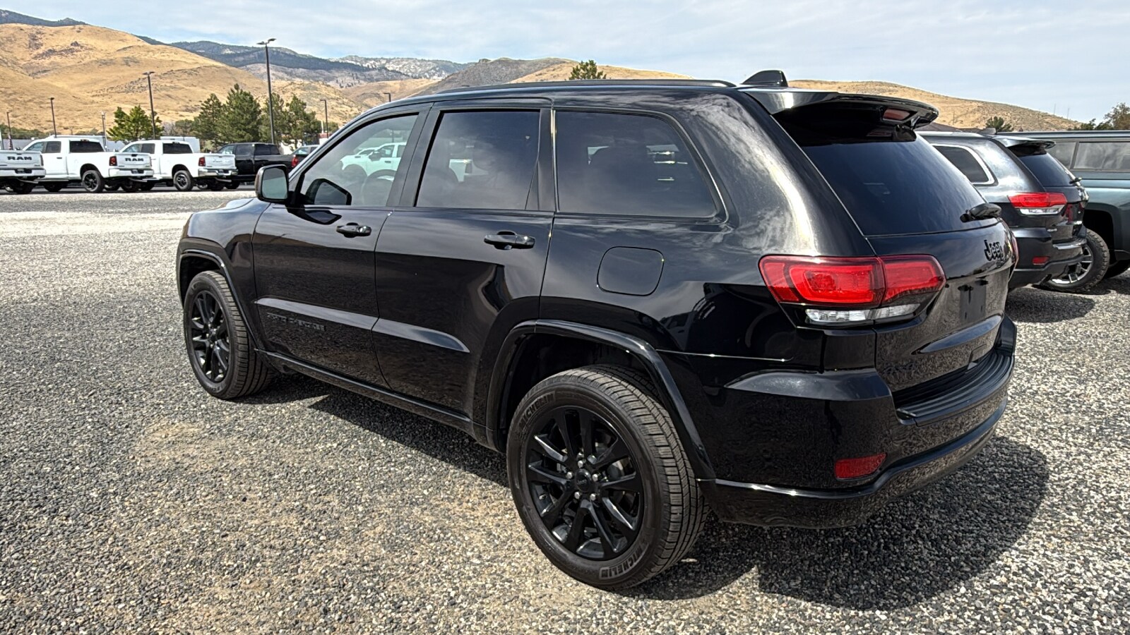 2018 Jeep Grand Cherokee Laredo photo 2