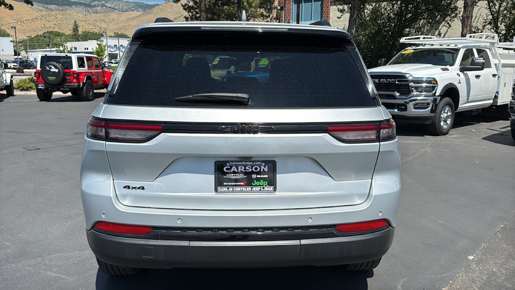 Used 2024 Jeep Grand Cherokee Altitude SUV