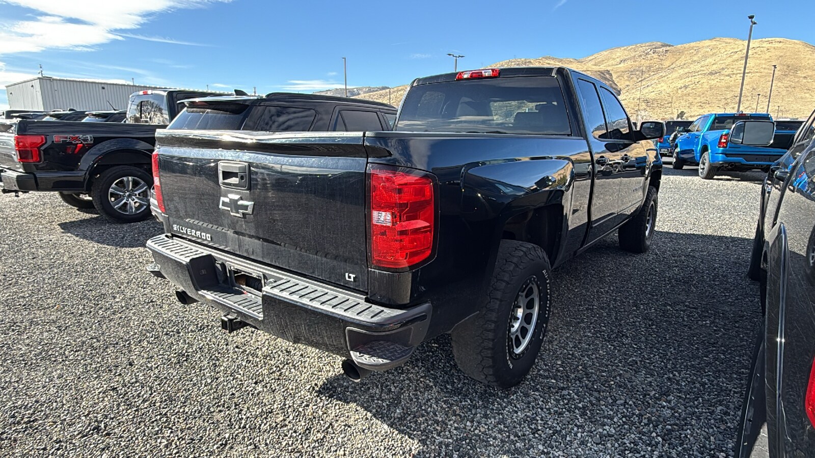 2016 Chevrolet Silverado 1500 LT photo 3