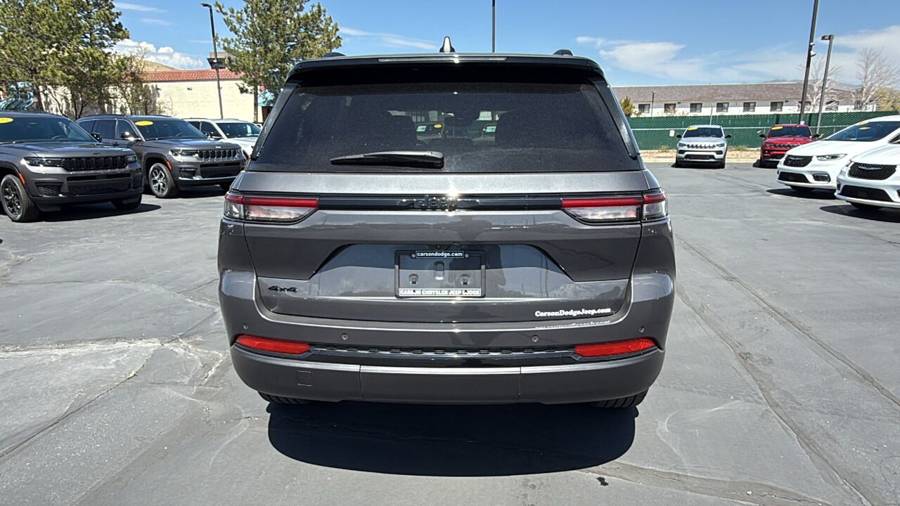 2024 Jeep Grand Cherokee Laredo photo 4