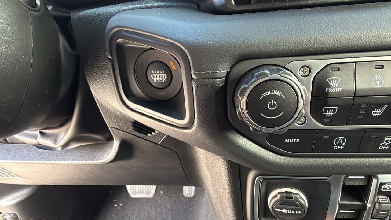2025 Jeep Wrangler 4-Door Sahara - Photo 17