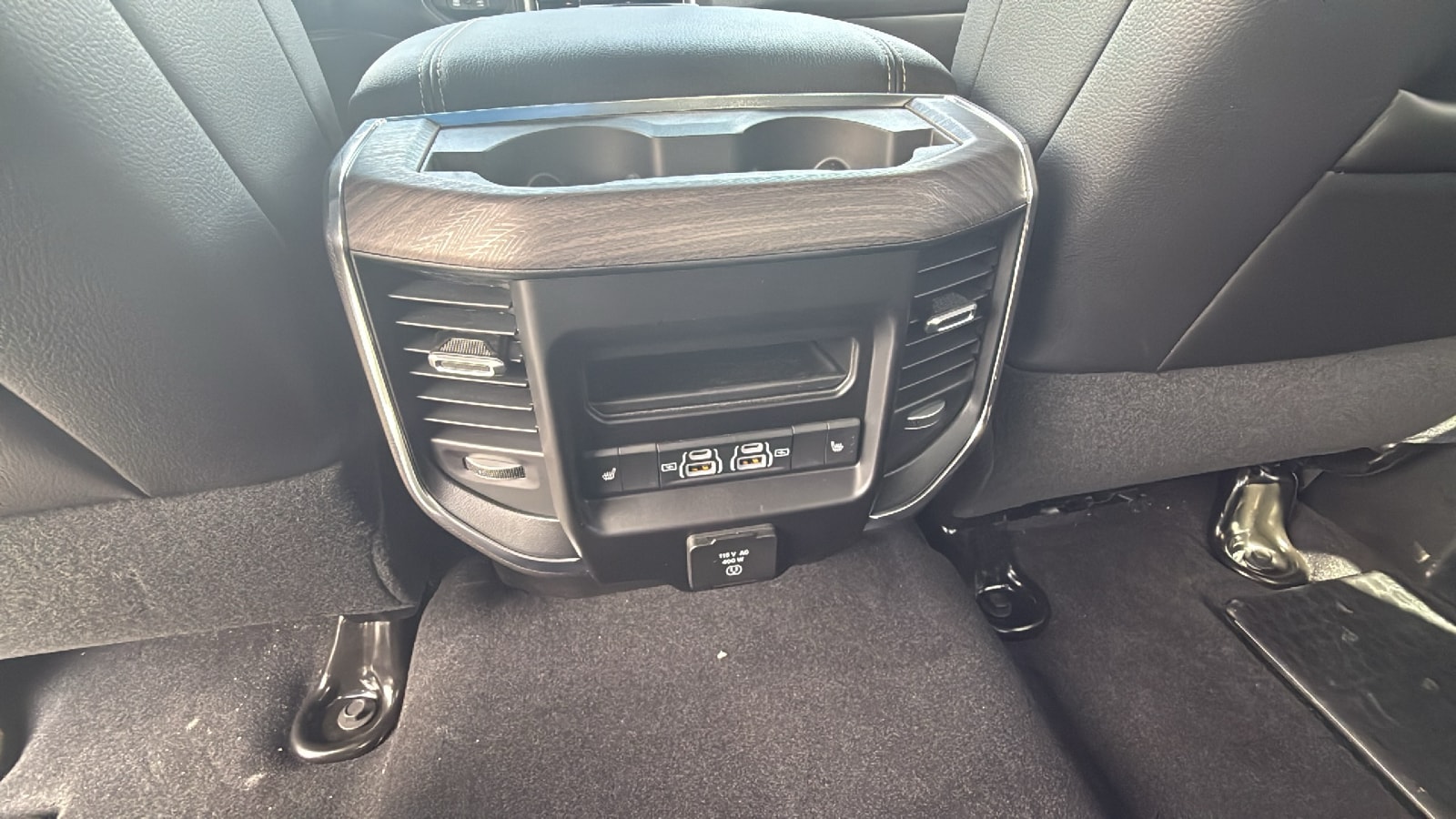 2026 RAM 3500 Laramie - Photo 25