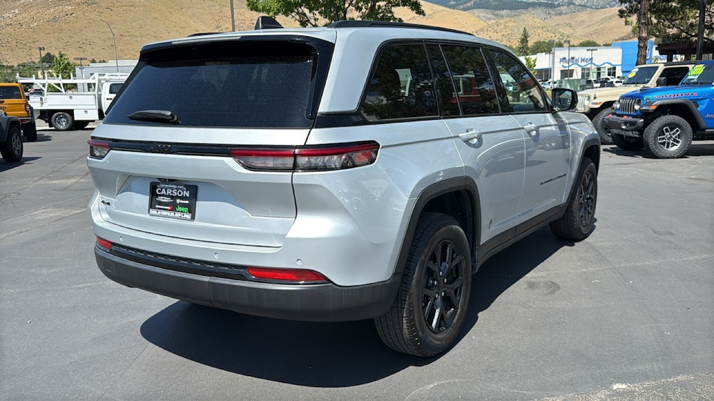 Used 2024 Jeep Grand Cherokee Altitude SUV