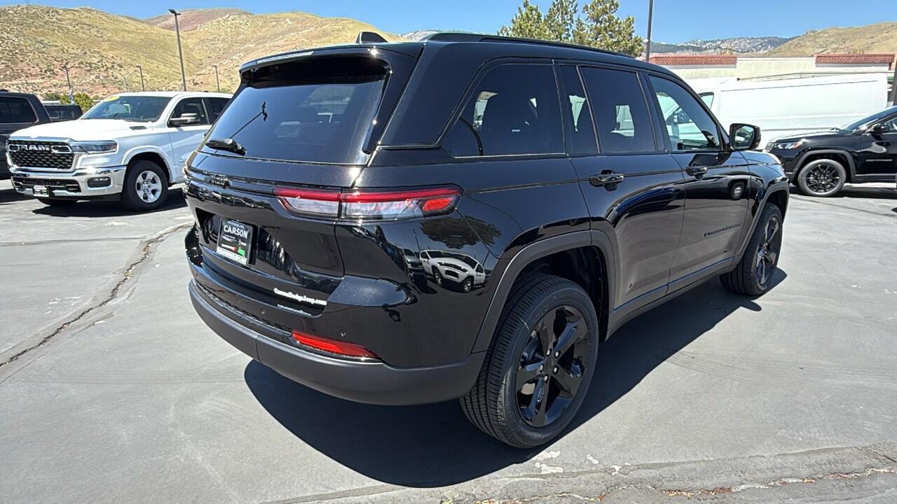 2025 Jeep Grand Cherokee Altitude photo 3