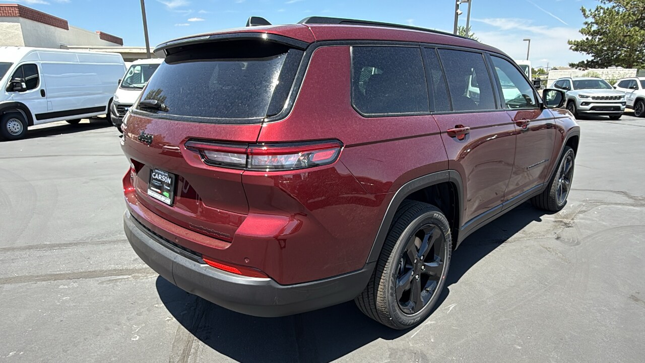 2025 Jeep Grand Cherokee Altitude photo 3
