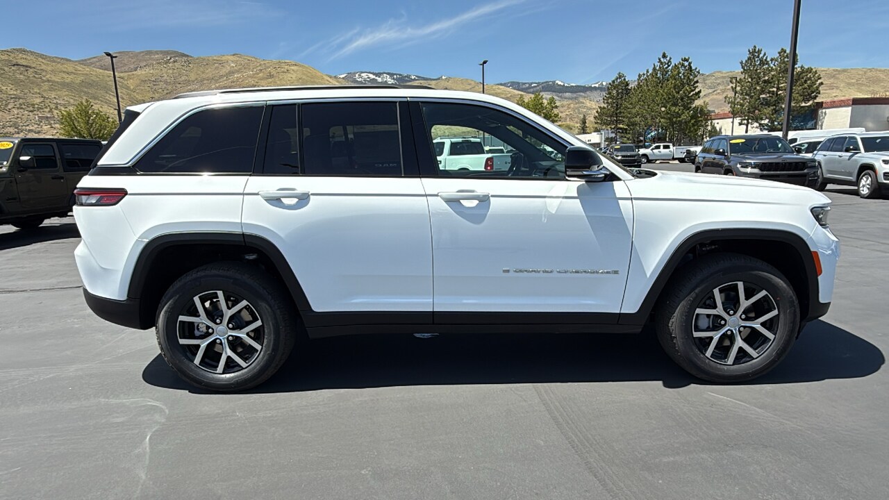 2025 Jeep Grand Cherokee Limited photo 2