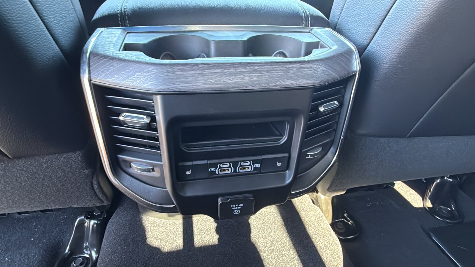 2026 RAM 3500 Laramie - Photo 25