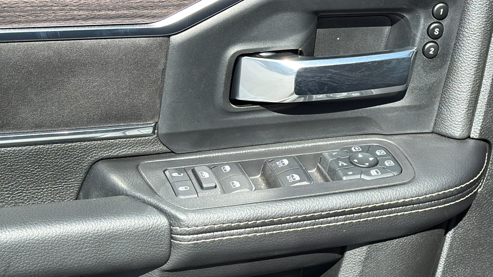2026 RAM 3500 Laramie - Photo 22