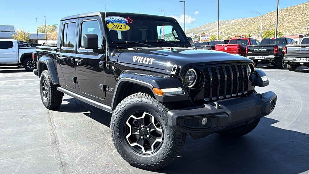 Used 2023 Jeep Gladiator Sport Truck Crew Cab
