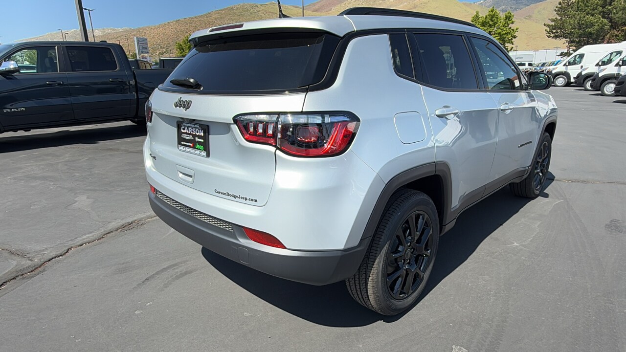 2025 Jeep Compass Latitude photo 3