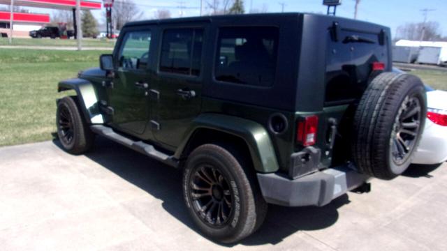Used 2008 Jeep Wrangler Unlimited Sahara with VIN 1J4GA59198L552475 for sale in Carthage, IL