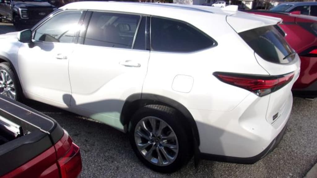 Used 2023 Toyota Highlander Limited SUV