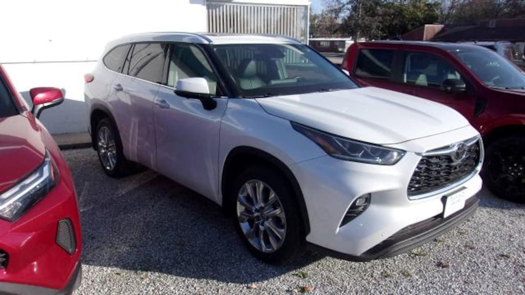 Used 2023 Toyota Highlander Limited SUV