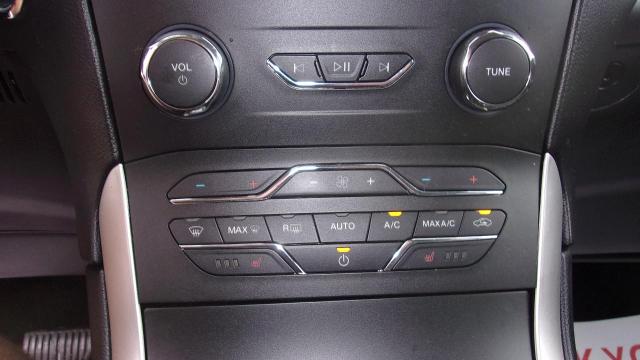 2019 Ford Edge SEL - Photo 13