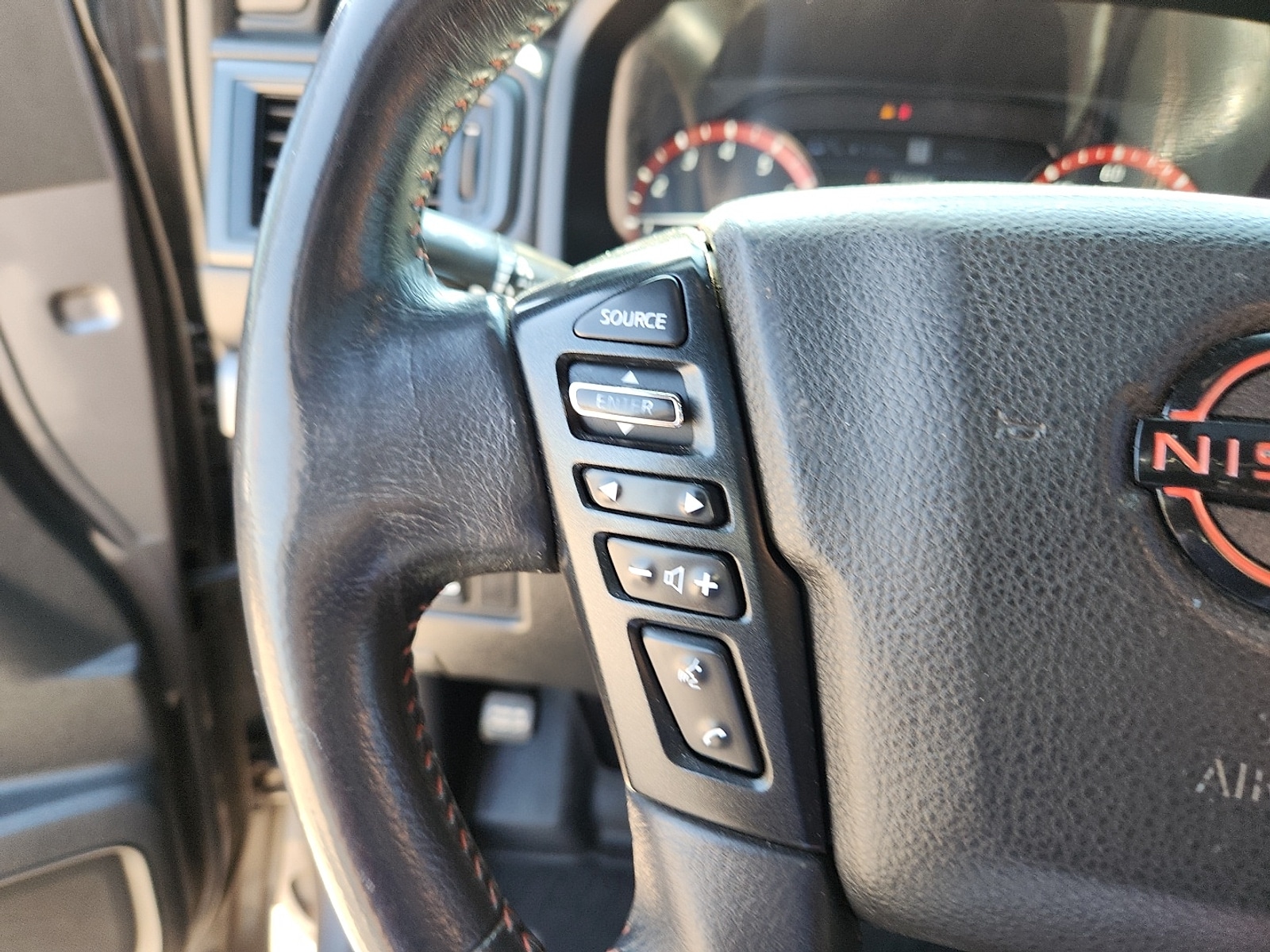 2023 Nissan Titan PRO-4X - Photo 25