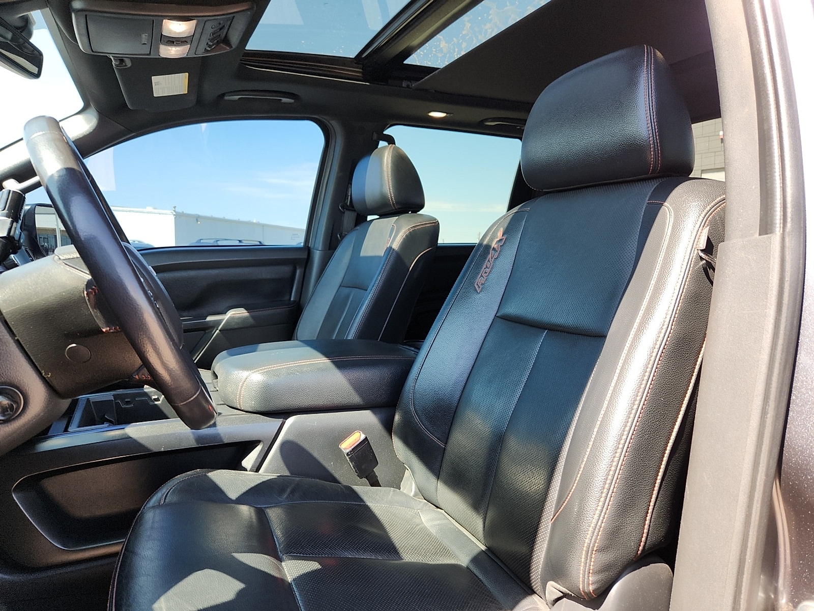 2023 Nissan Titan PRO-4X - Photo 18