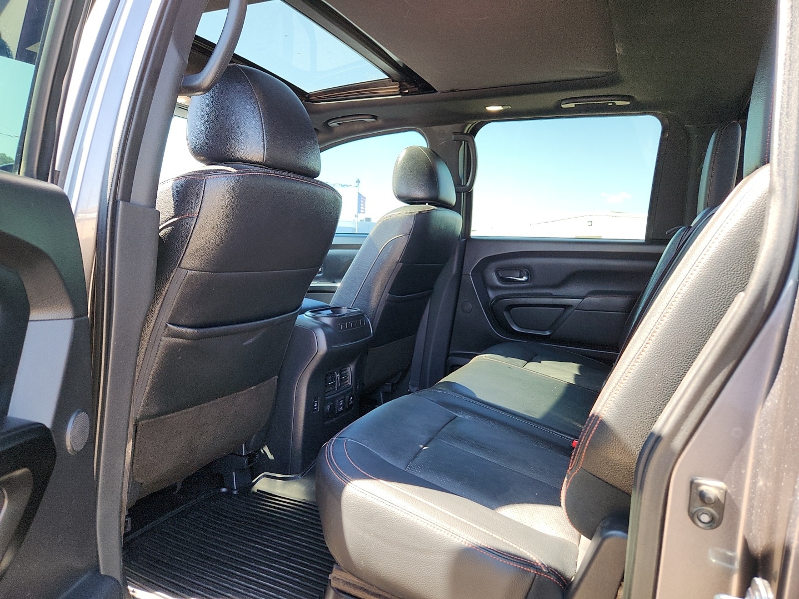 2023 Nissan Titan PRO-4X - Photo 19