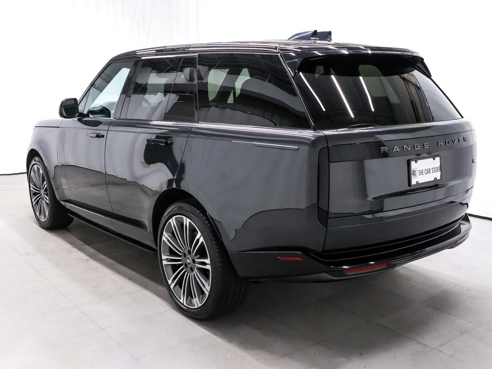 2023 Land Rover Range Rover SE photo 4
