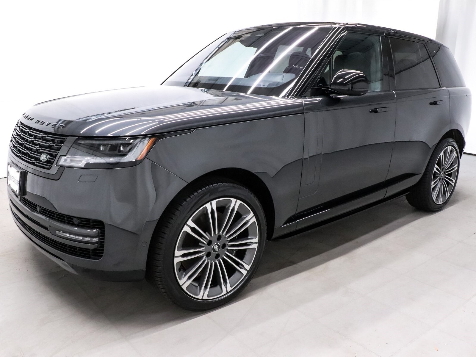 2023 Land Rover Range Rover SE photo 3