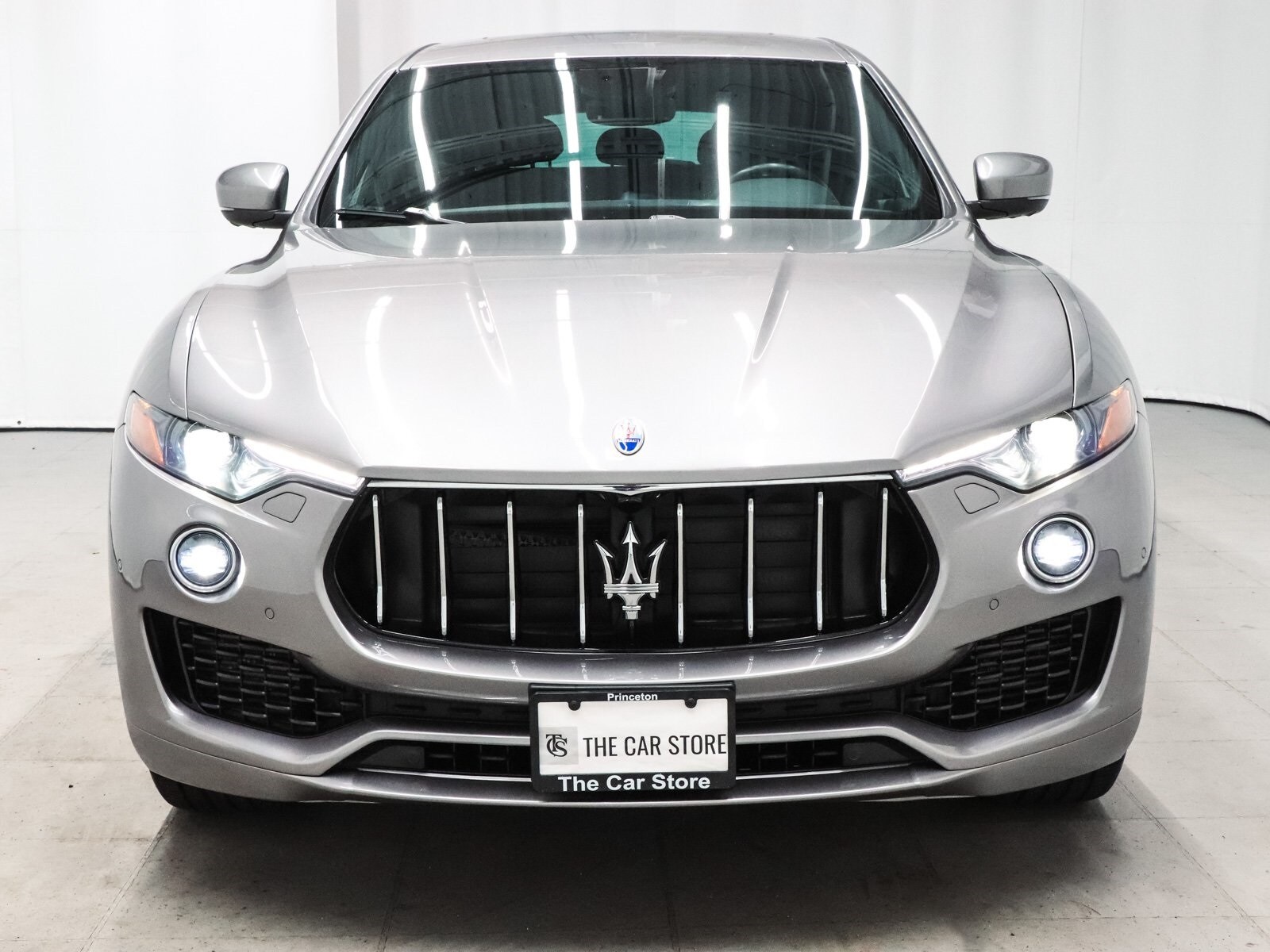2021 Maserati Levante Base photo 2