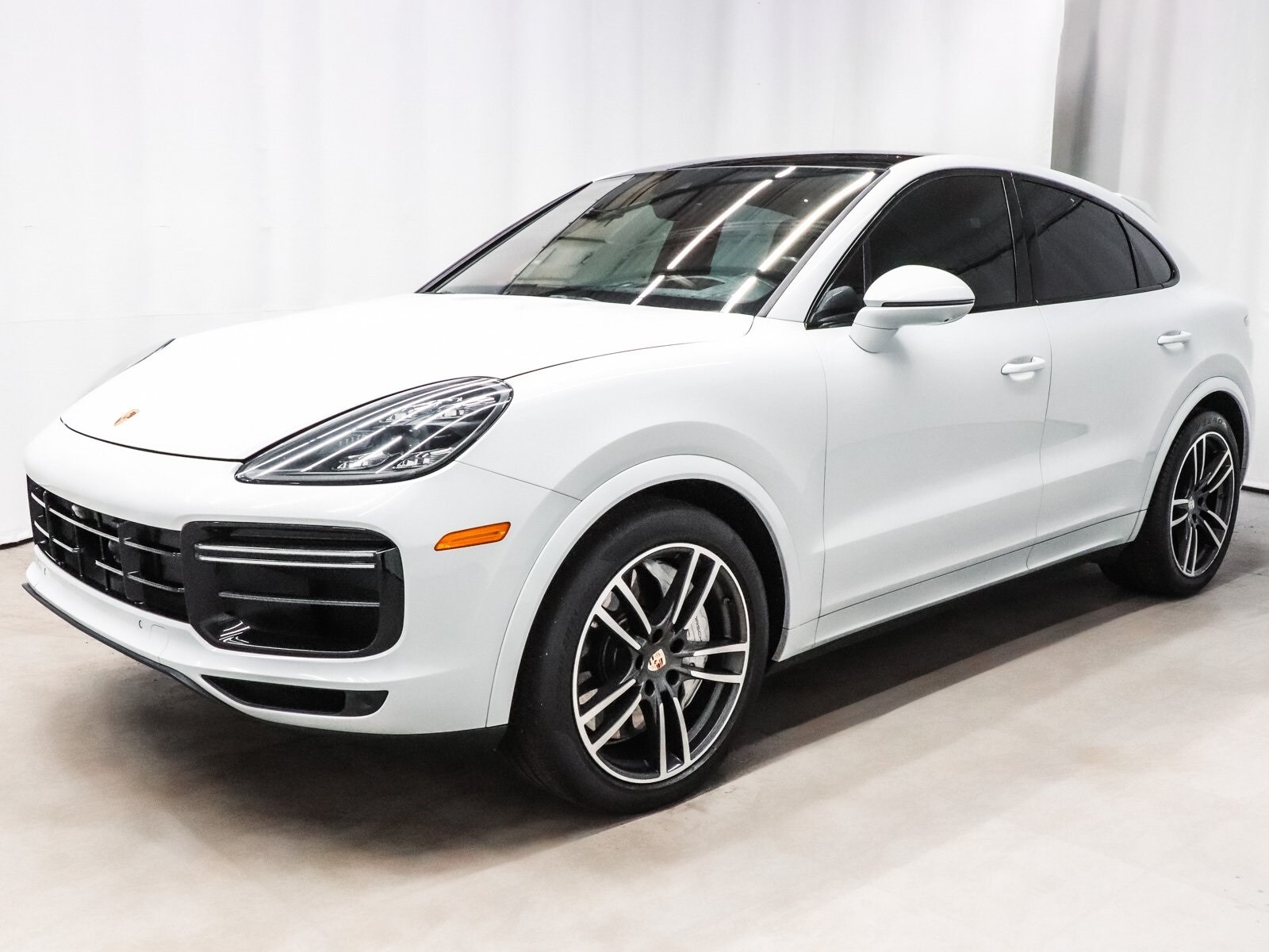 2020 Porsche Cayenne Coupe Turbo photo 2