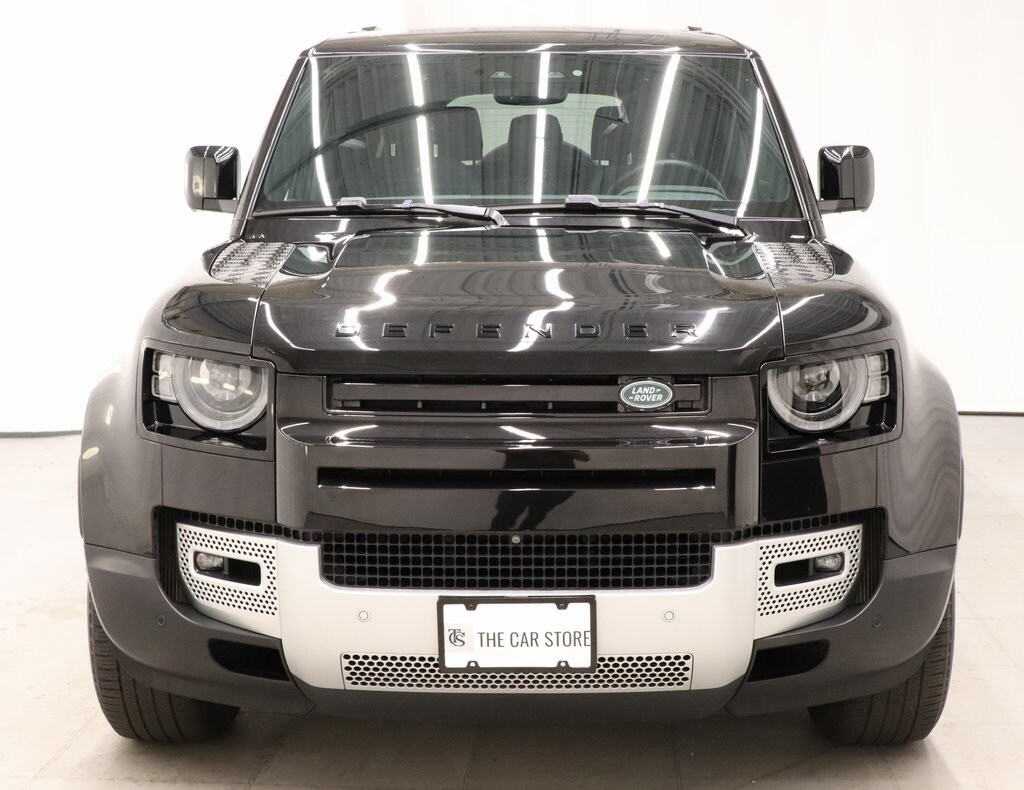 2023 Land Rover Defender 130 SE photo 2