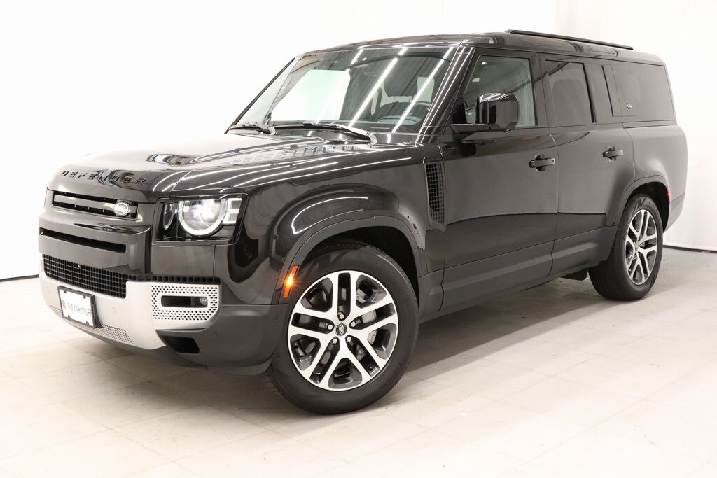 2023 Land Rover Defender 130 SE photo 3