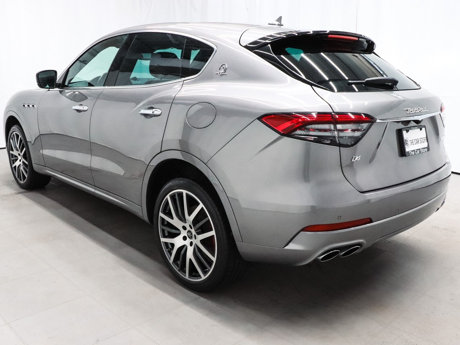 2021 Maserati Levante Base photo 4