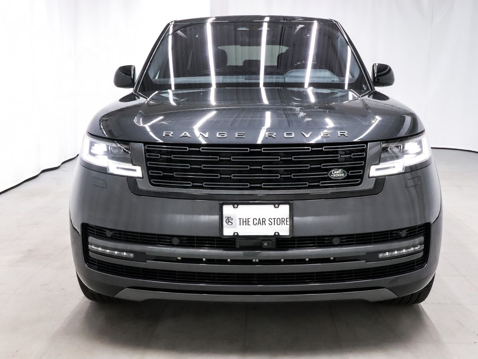 2023 Land Rover Range Rover SE photo 2
