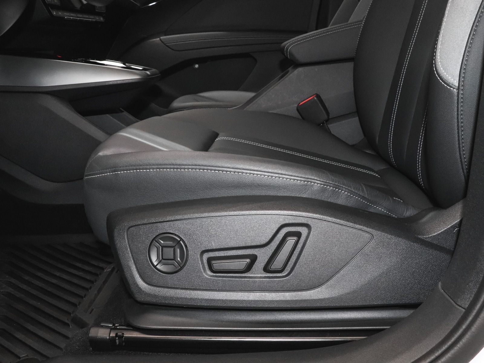2025 Audi Q4 e-tron Premium Plus - Photo 21