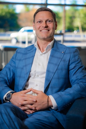 Staff member Artem "Hollywood" Sauliak from ID_d4316f