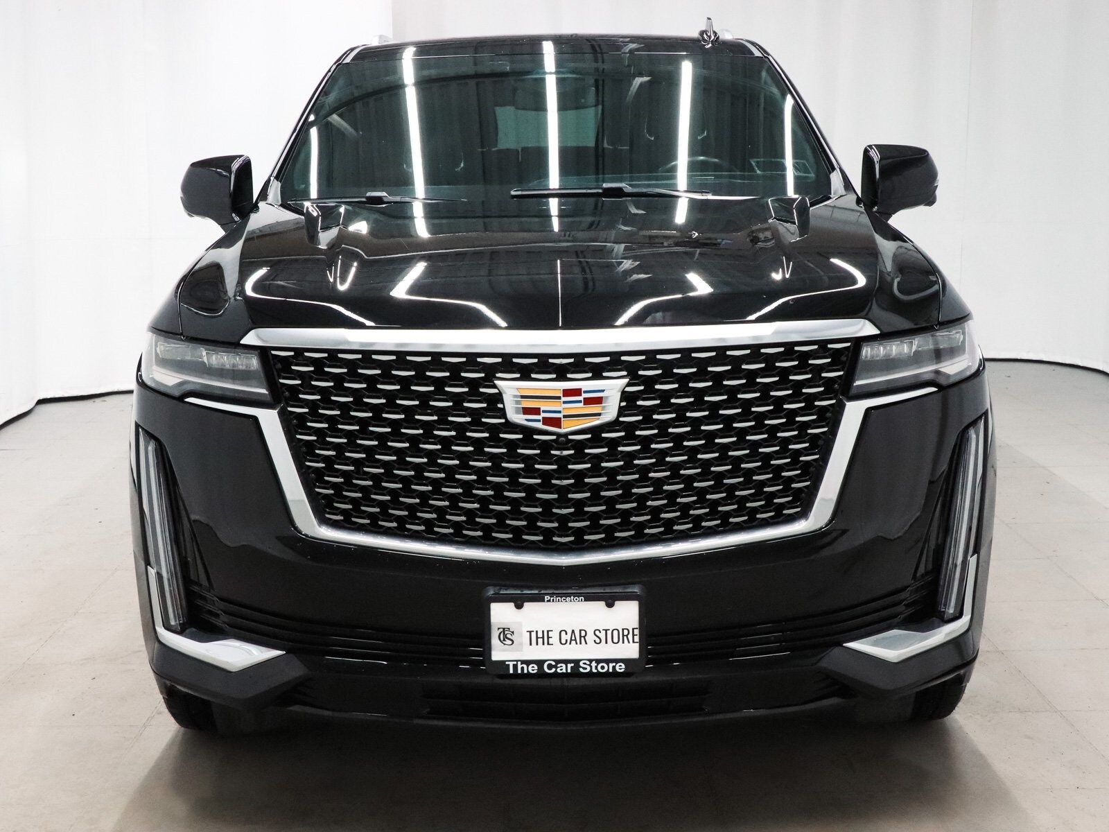 2022 Cadillac Escalade Luxury photo 2