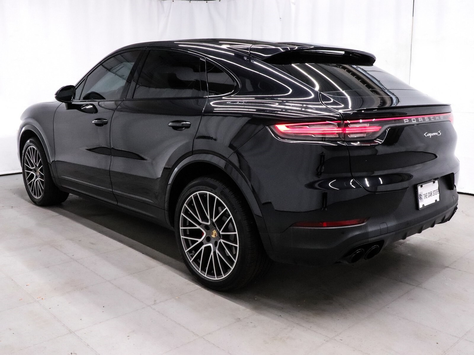 2022 Porsche Cayenne Coupe S photo 2