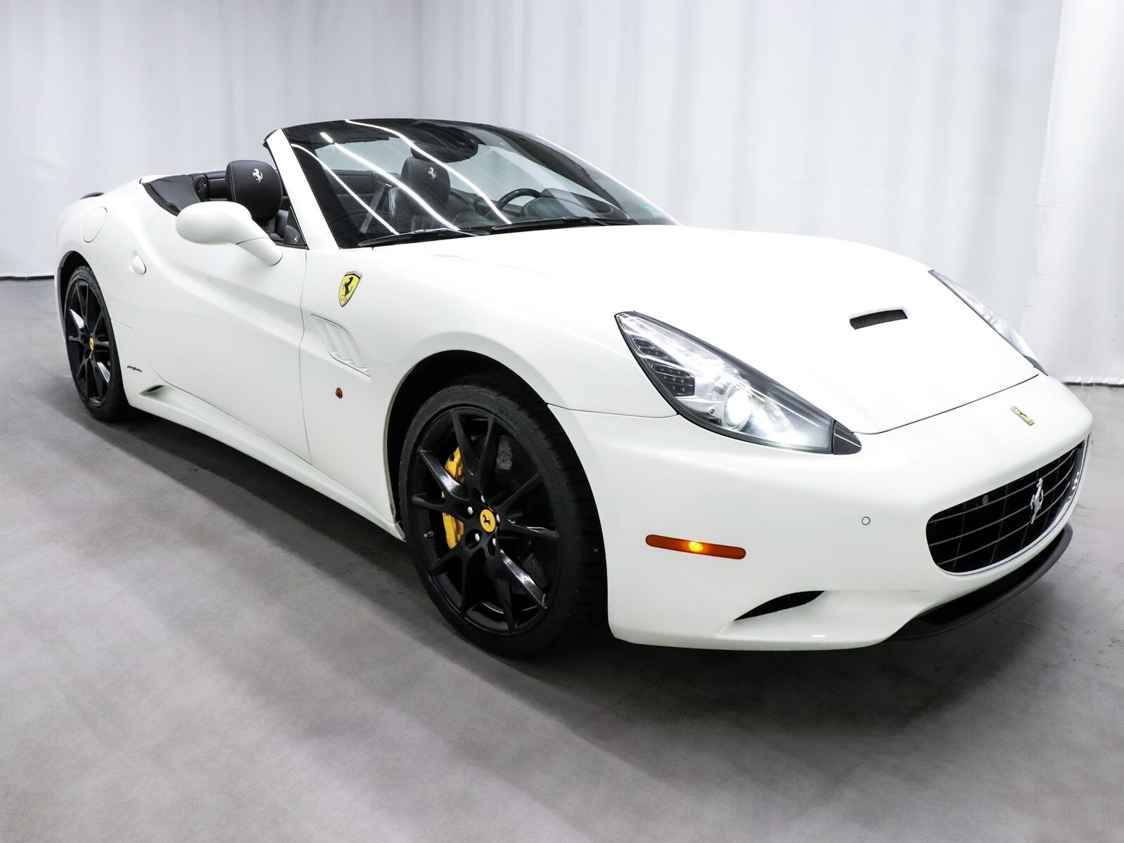 2011 Ferrari California Base photo 2