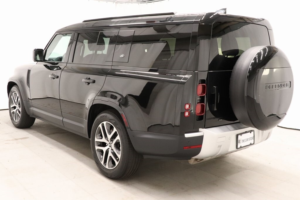2023 Land Rover Defender 130 SE photo 4
