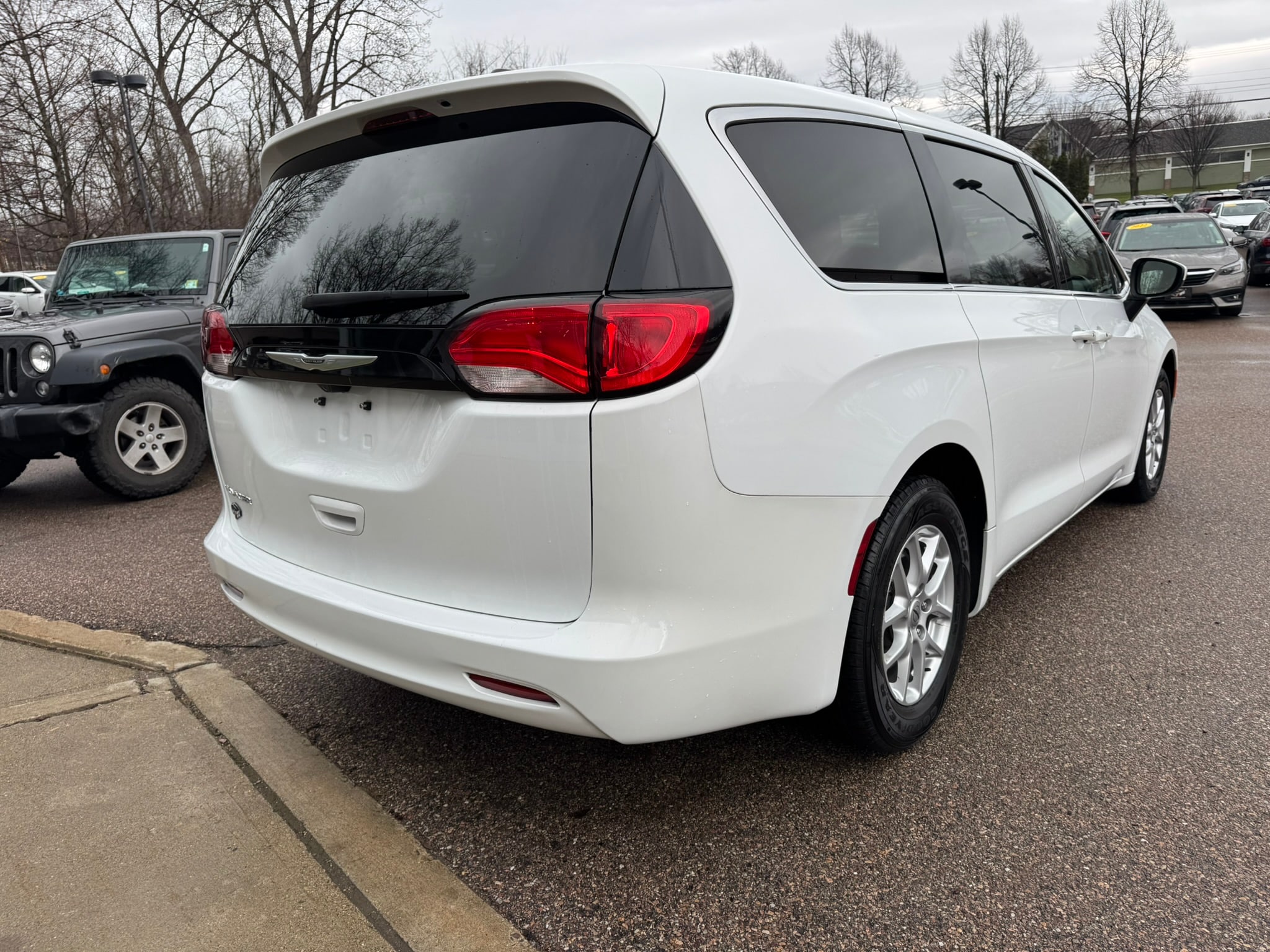 2023 Chrysler Voyager LX - Photo 7