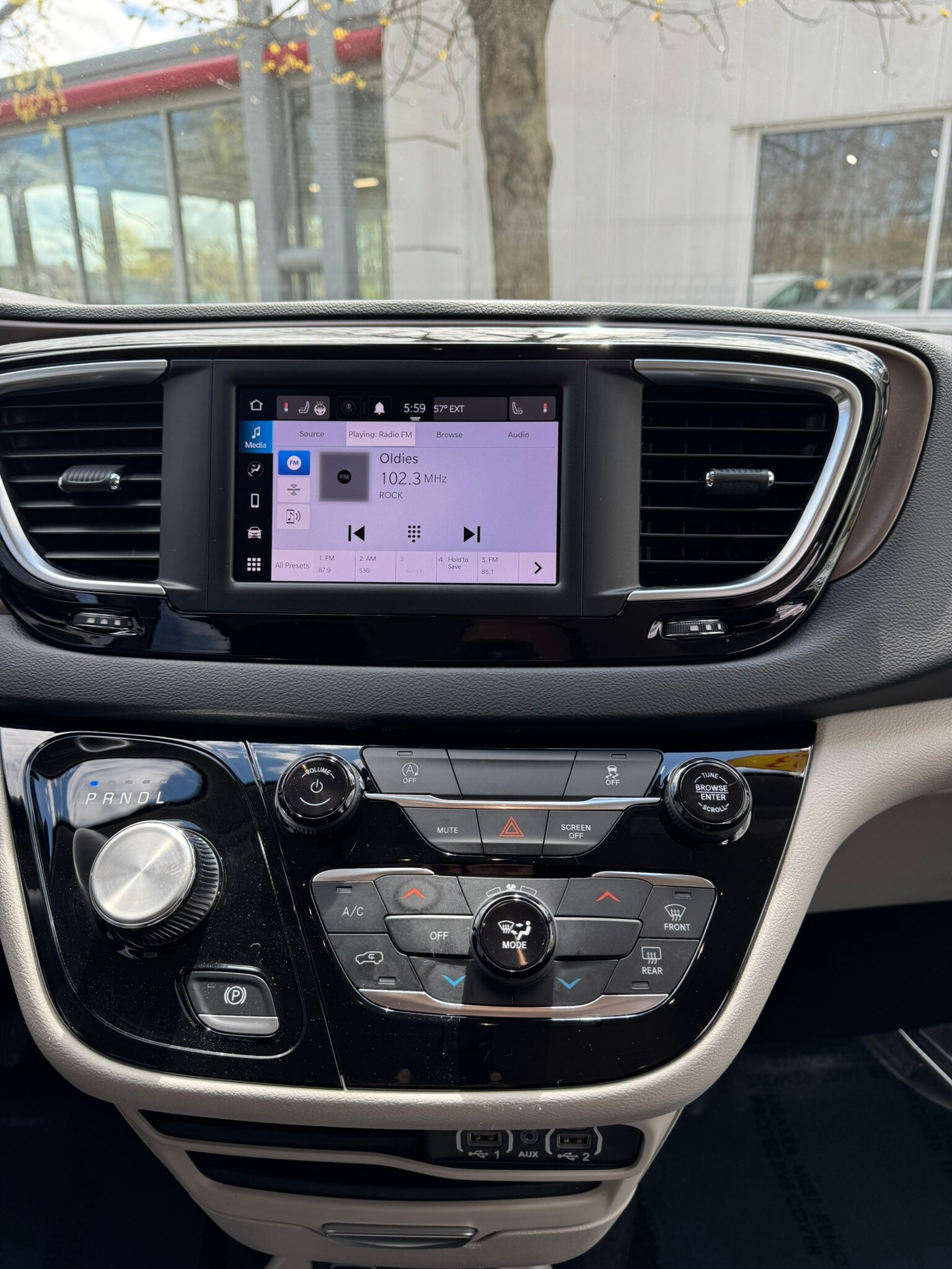 2023 Chrysler Voyager LX - Photo 15