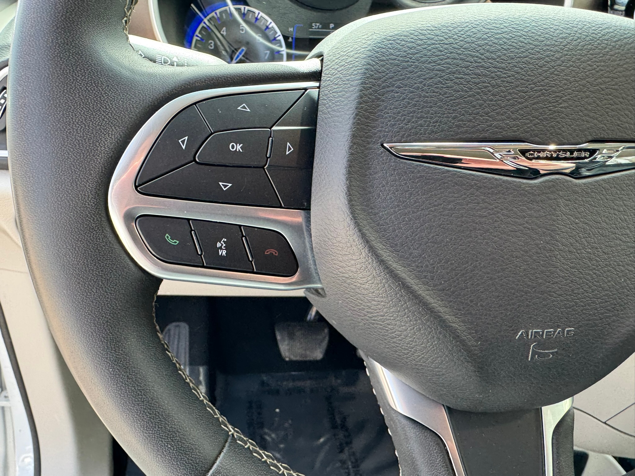 2023 Chrysler Voyager LX - Photo 18