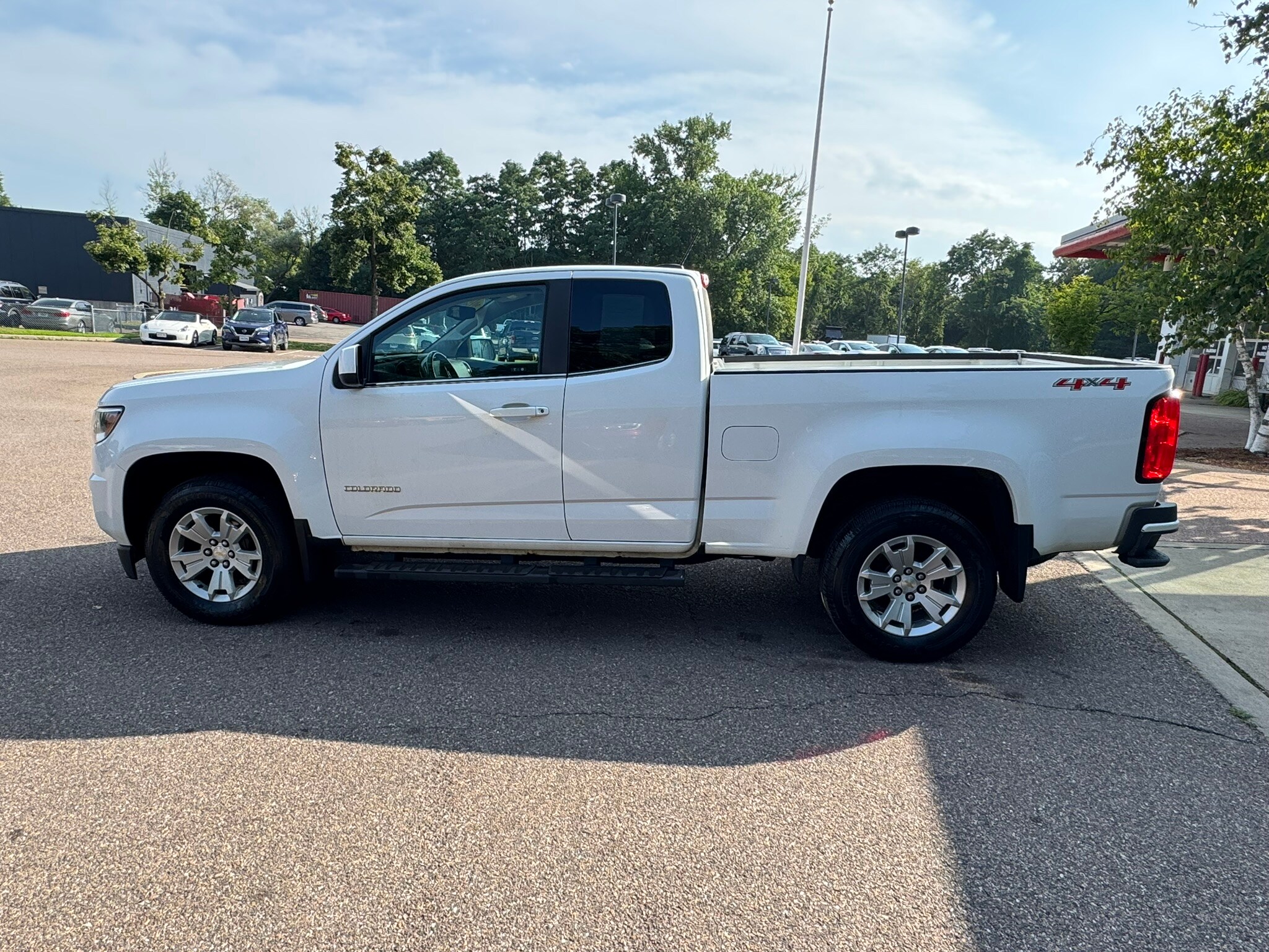 2018 Chevrolet Colorado LT photo 2