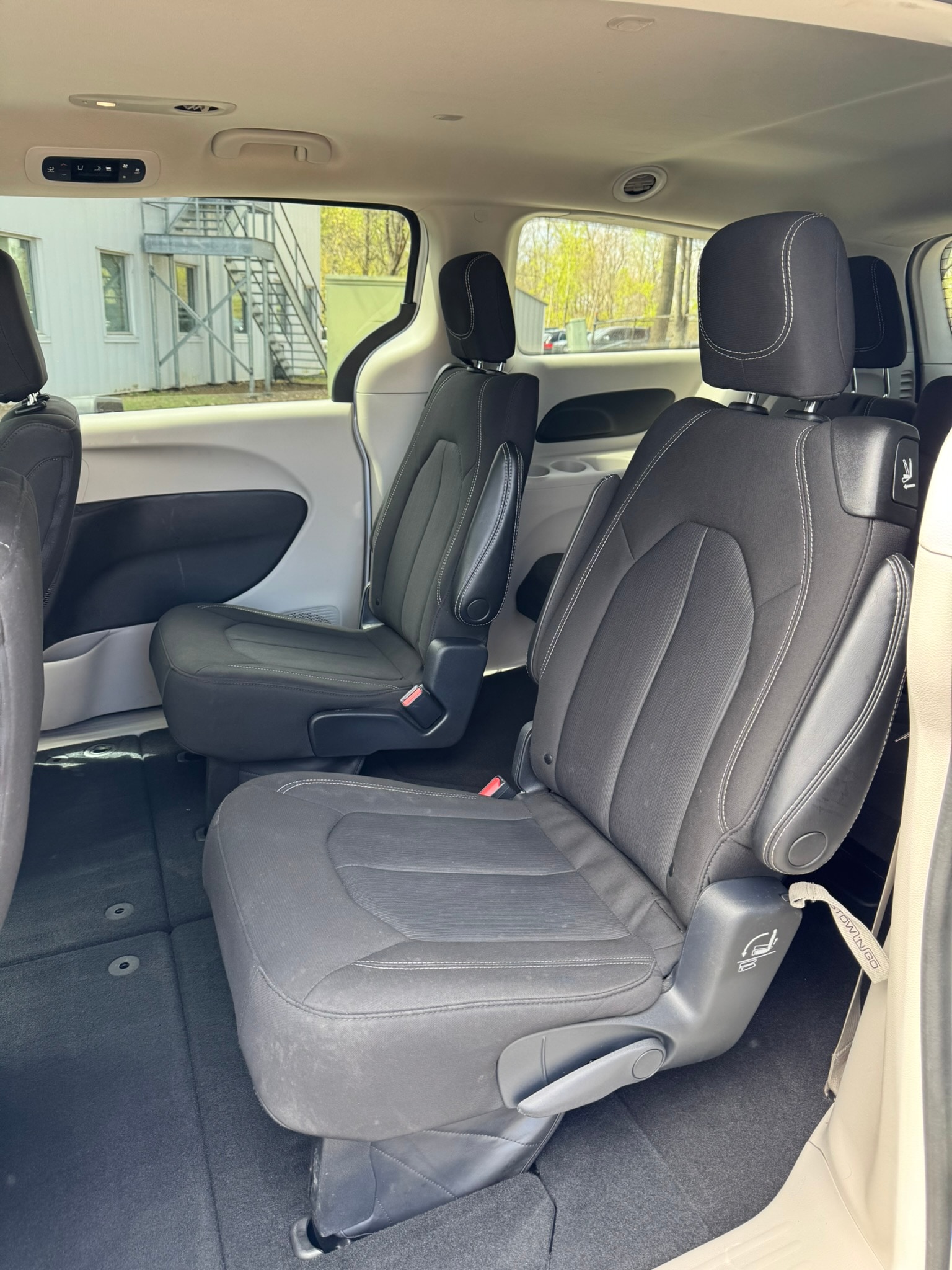 2023 Chrysler Voyager LX - Photo 10
